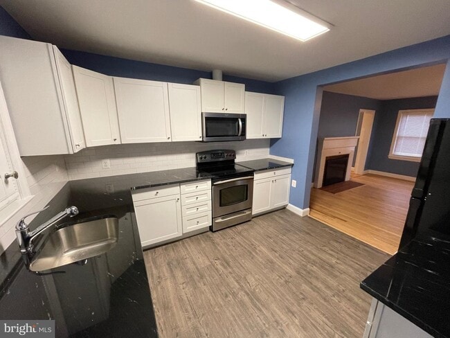 Building Photo - 530 Villa Ave