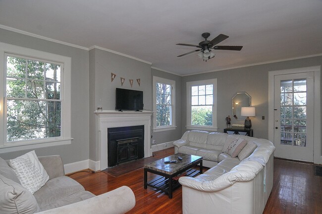 Building Photo - 3BR / 2.5BA Home – Walk to University Campus & Five Points!