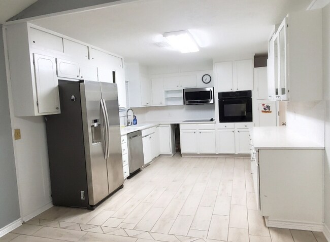 Foto del edificio - 8620 Chateau Cir