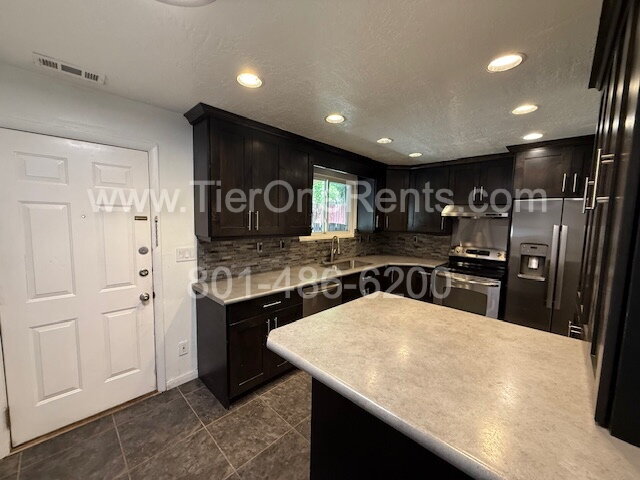 Building Photo - no deposit option available for qualified ...