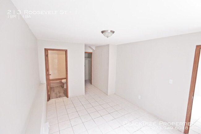 Building Photo - 213 Roosevelt St