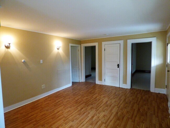 Foto del edificio - 3BR 1BA Farmhouse!