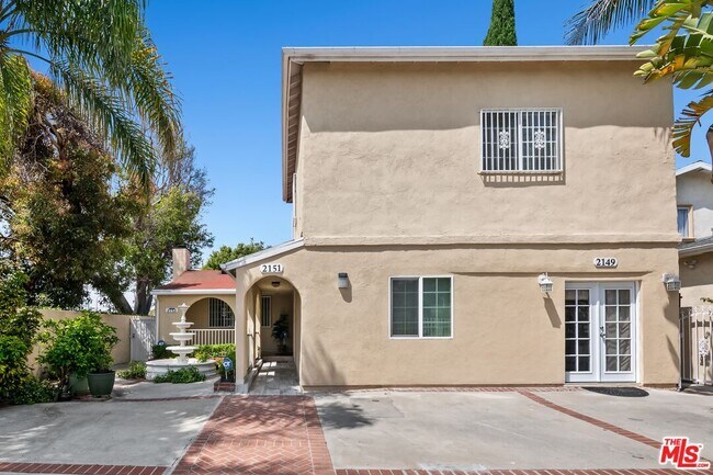 Foto del edificio - 2151 Glendon Ave