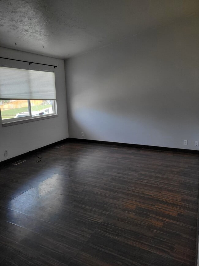 Photo - 8095 Twain Cir (Magna, UT) House