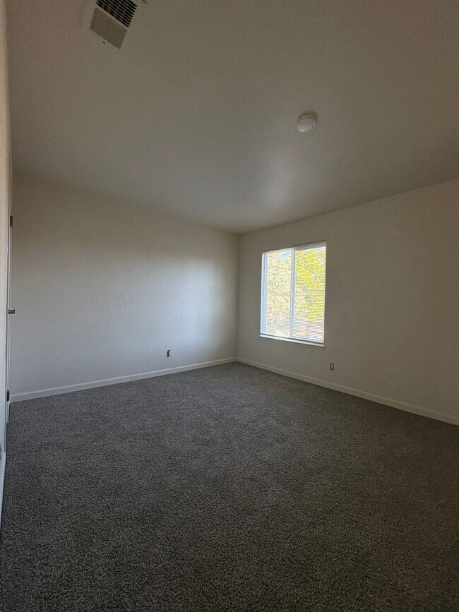 Foto del edificio - One Bedroom at Carson Park Condominiums