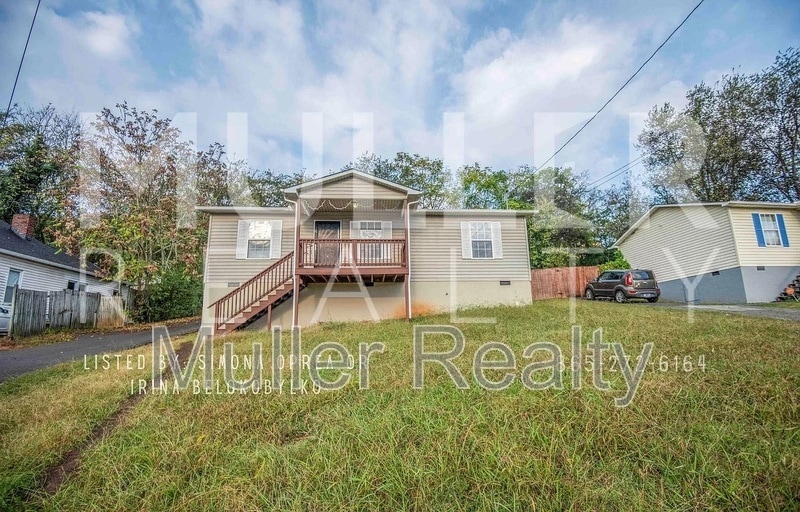 Primary Photo - 1321 Baker Ave
