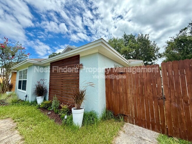 Building Photo - 509 Camelia St