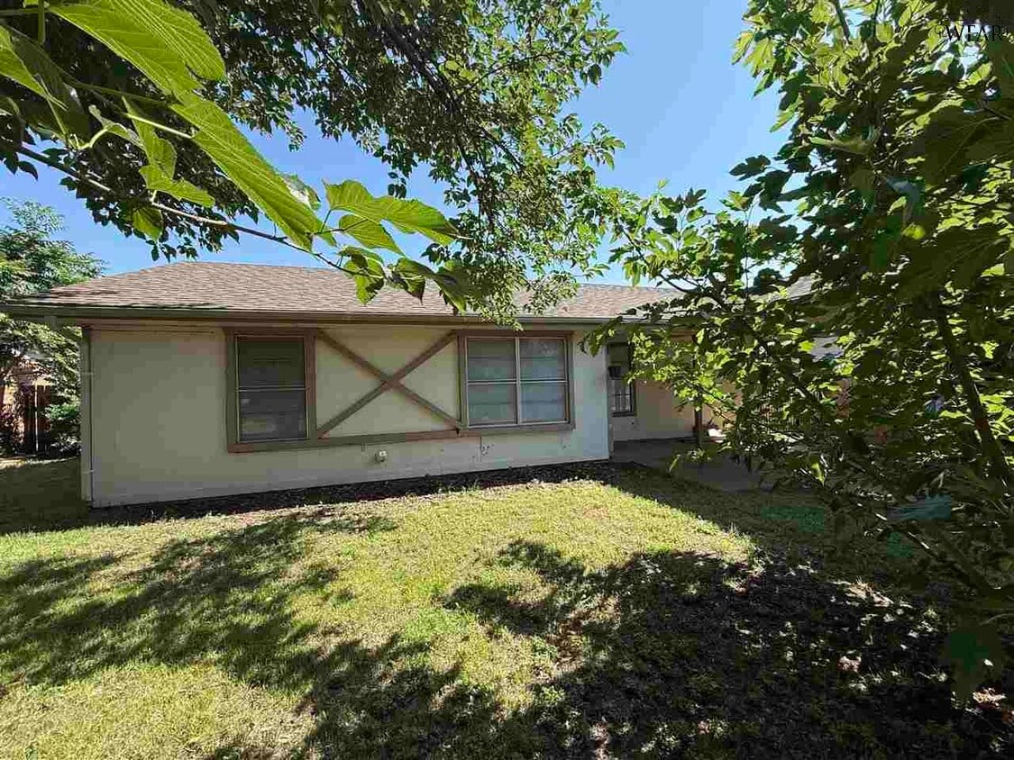 Primary Photo - 3031 Stearns Ave