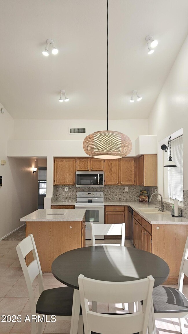 Foto del edificio - 4273 E Terrace Ave