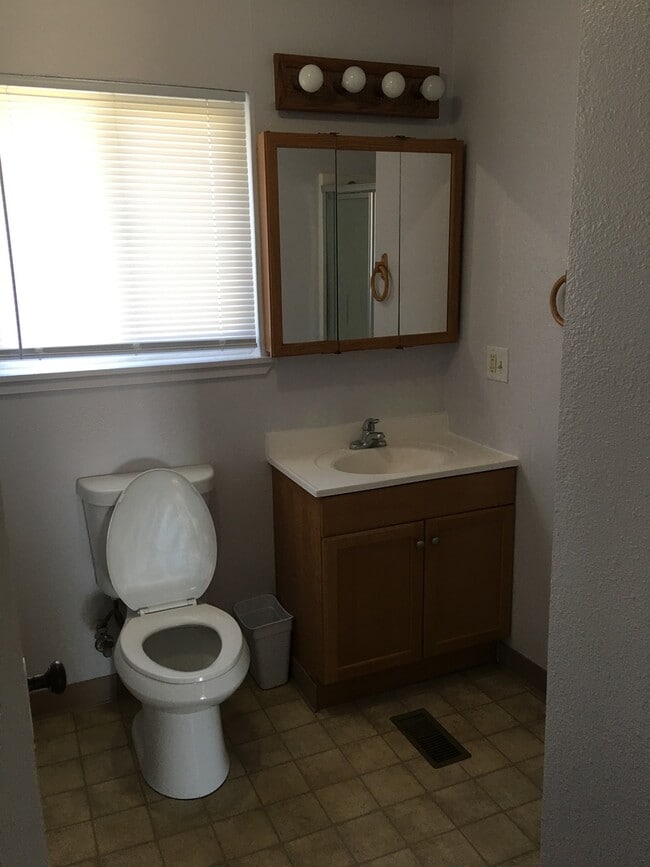 Building Photo - 3 BD 2 BA Home in Yuba City - Available Now!
