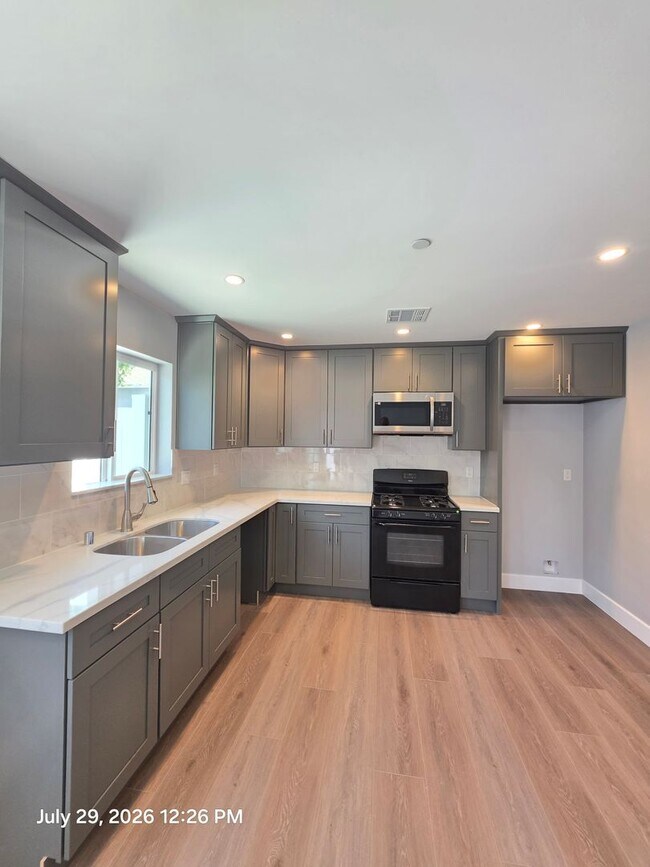 Foto del edificio - 8154 Potter Ave