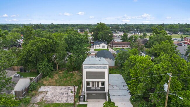 Foto del edificio - 6631 Foster St