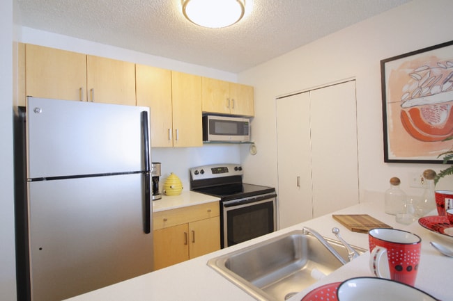 Building Photo - 743 N Dearborn St