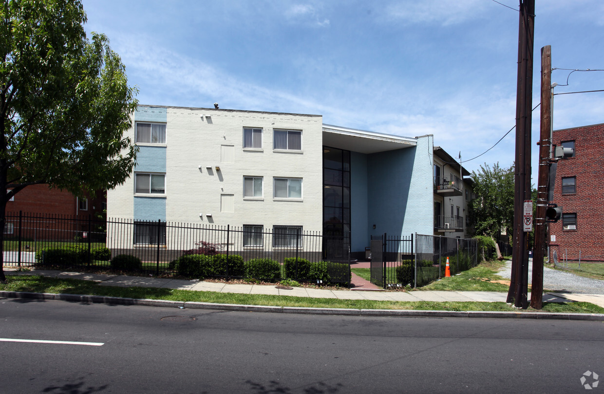 Primary Photo - Randle Heights