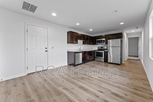 Building Photo - 1306 Woodlawn Ave