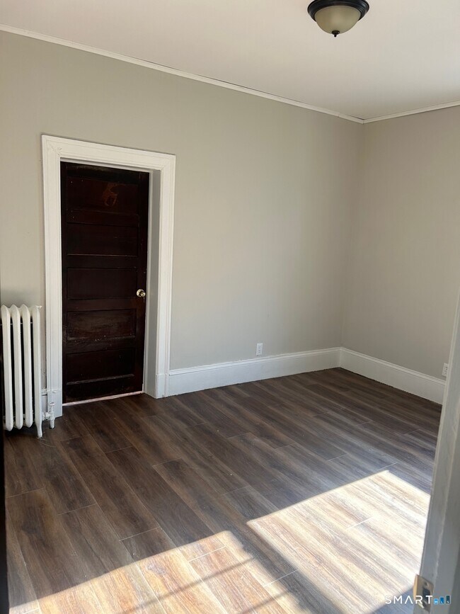 Foto del edificio - 304 Edgewood St