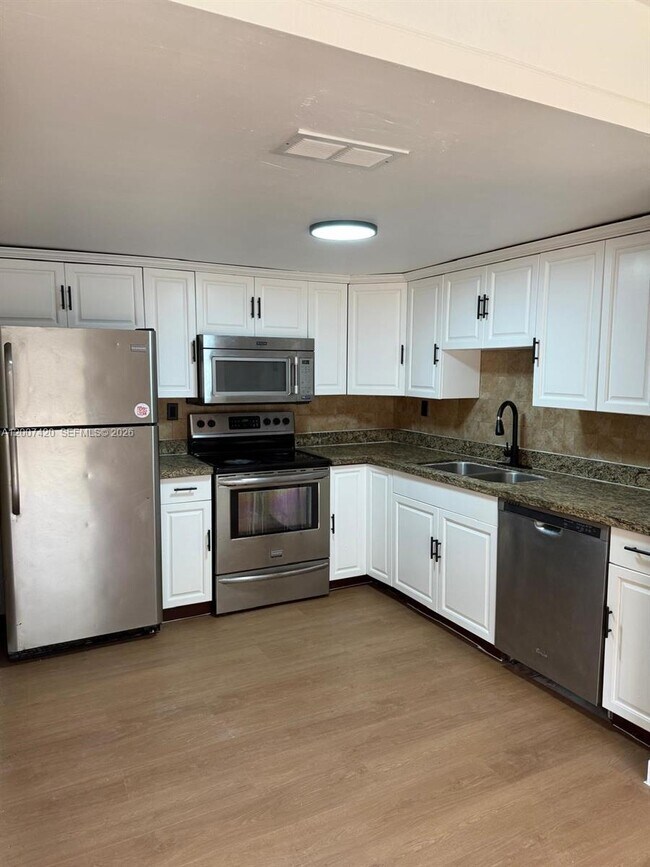 Foto del edificio - 4163 SW 66th Terrace