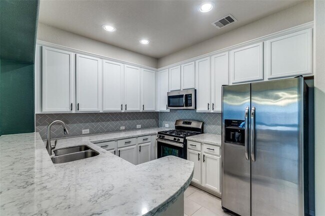 Foto del edificio - 8315 Columbia Forest Dr