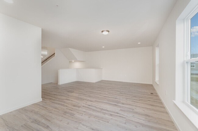 Building Photo - Welcome to this charming 3-bedroom, 2.5-ba...
