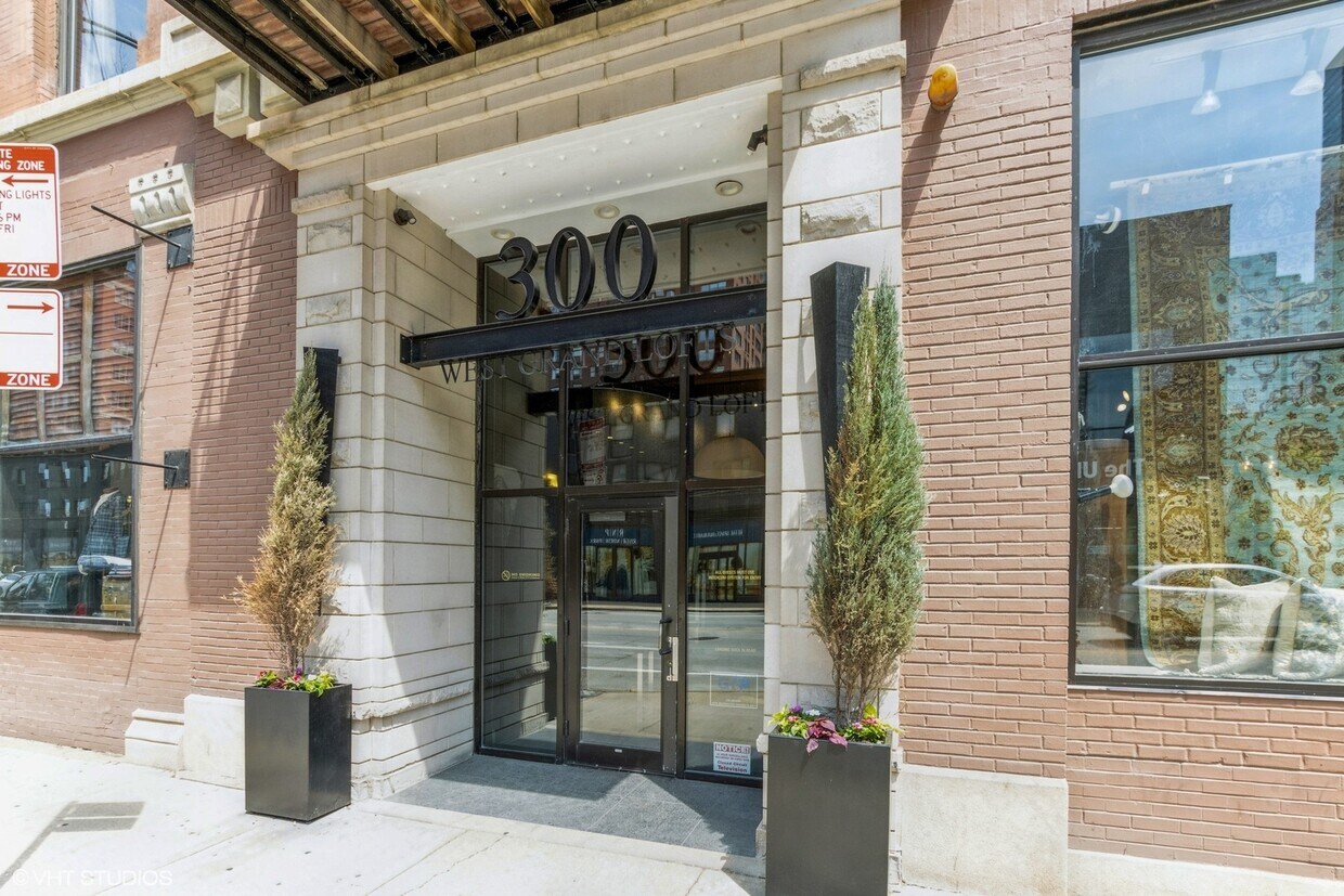 Primary Photo - 300 W Grand Ave
