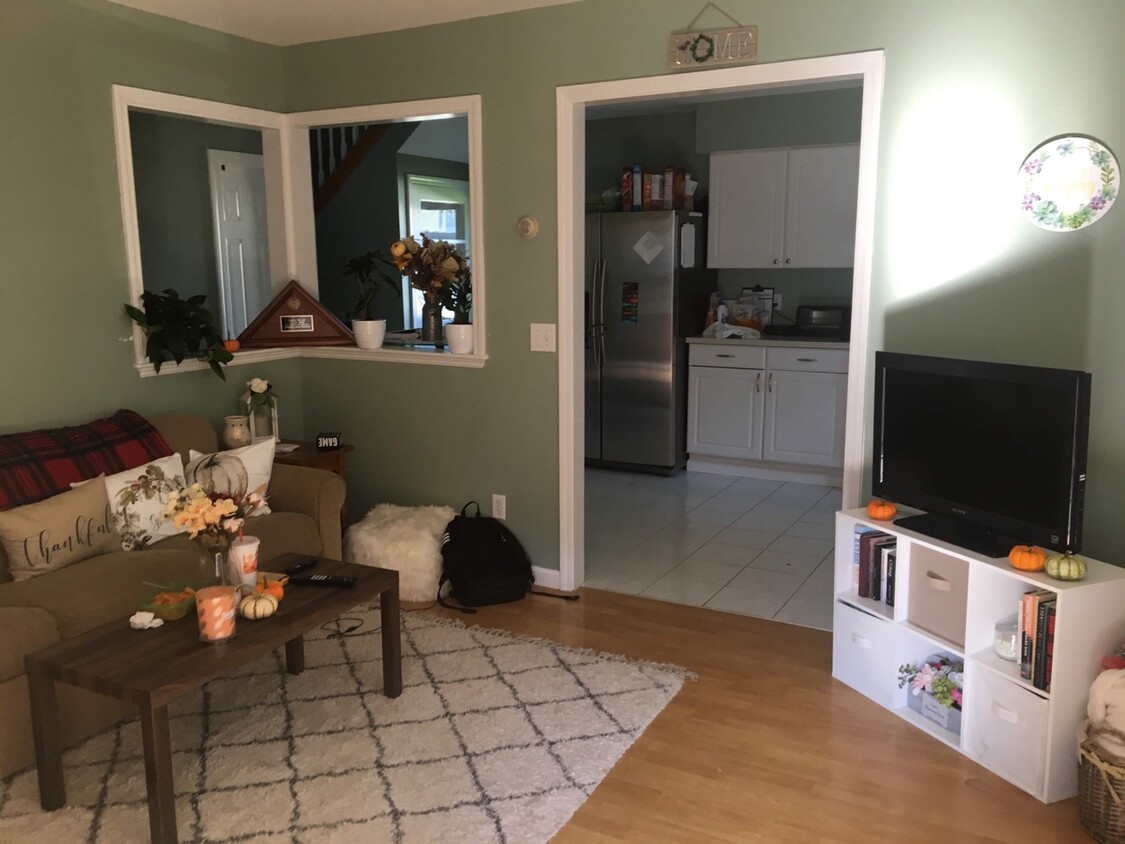 Primary Photo - 33 E 6th St