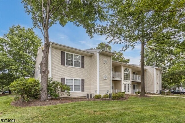 Building Photo - 34 Maple Ln