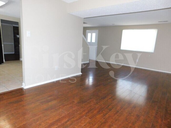 Foto del edificio - 7076 Autumnhill Ln
