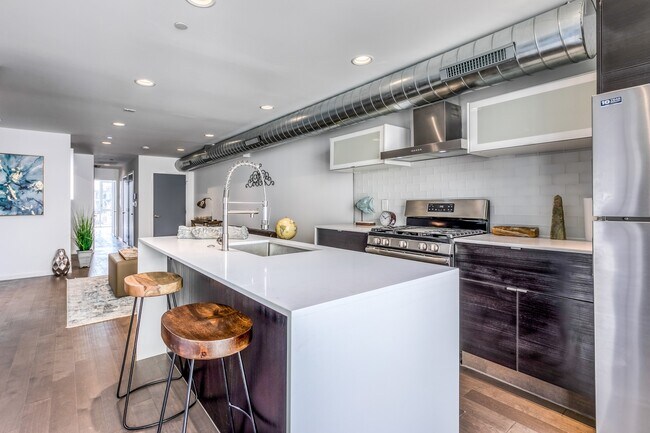 Building Photo - 629 W Oxford St