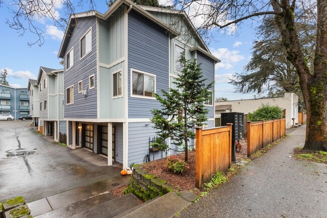 Photo - 2bd/2.5ba Seattle Townhome