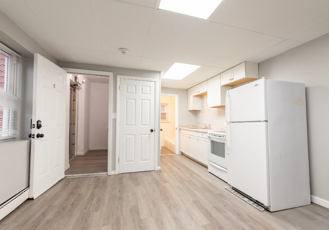 Foto del edificio - 656 N Main St