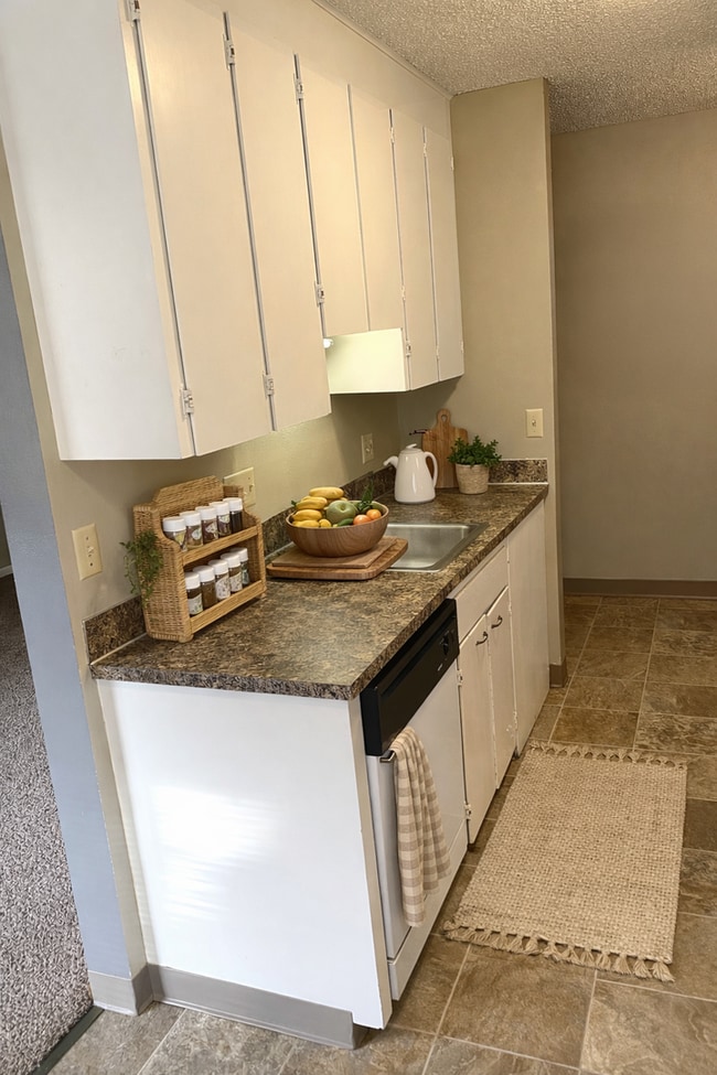 Building Photo - Your Prosser Home Base Awaits!