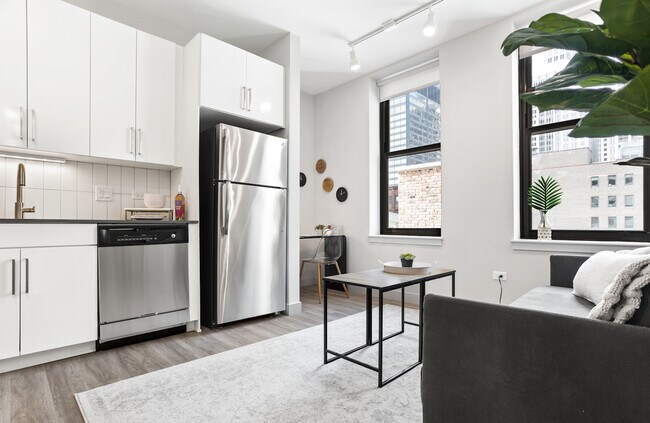Building Photo - 330 S. Wells St -  Wonderfull Jr One Bed L...