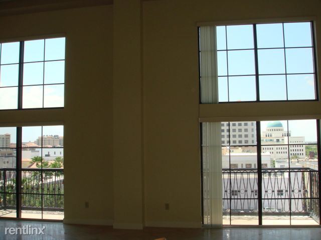 Building Photo - 101 N Clematis St