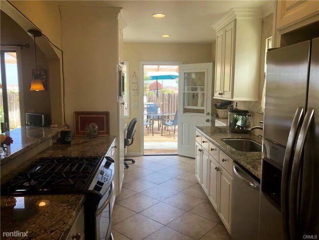Foto del edificio - 3 br, 1.5 bath House - 23402 Susana Ave