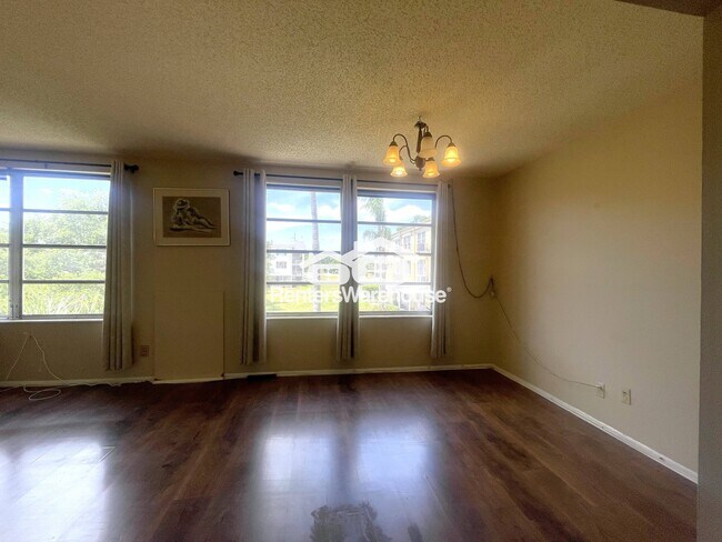 Building Photo - 2402 Ecuadorian Way