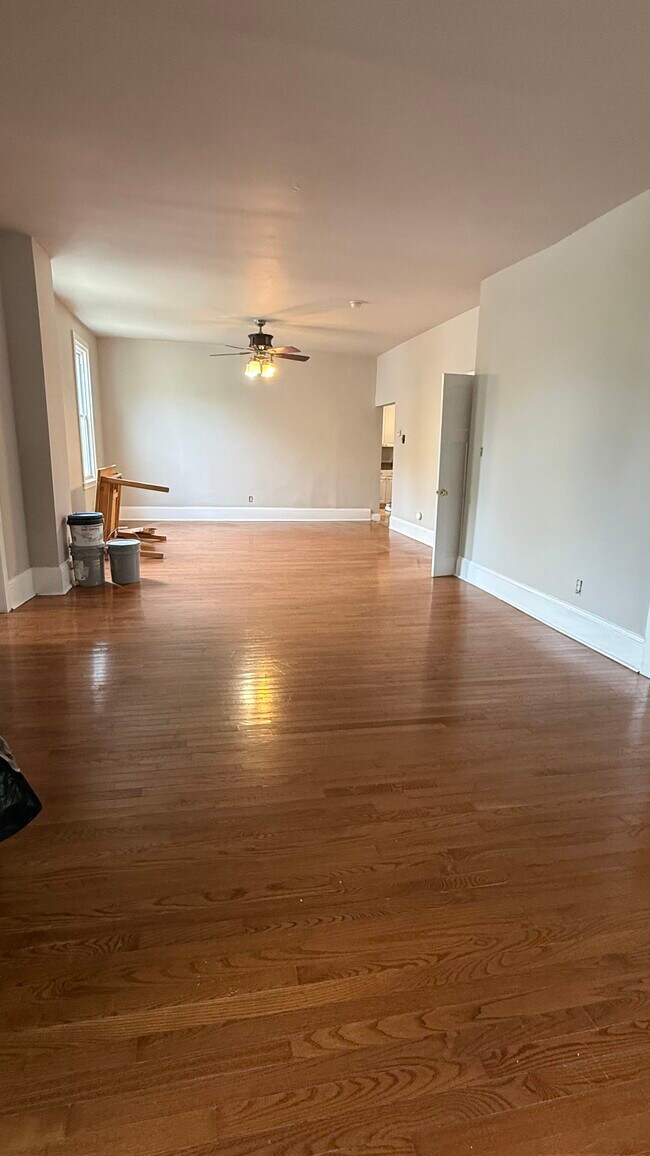 Living Room - 62 Penn Blvd