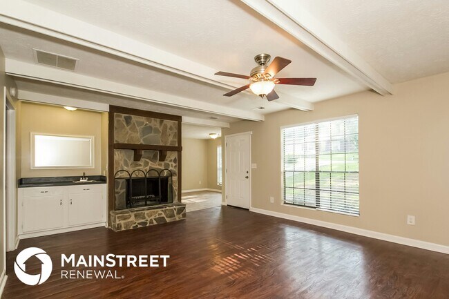 Building Photo - 8495 N Pond Dr