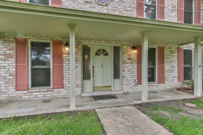 Building Photo - 15703 Laurelfield Dr