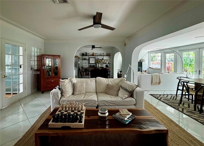 Foto del edificio - 745 S Shore Dr