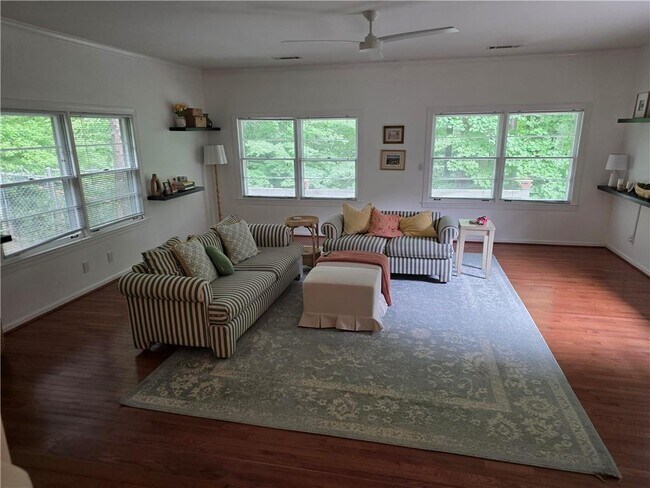 Building Photo - 2129 Pine Forest Dr NE