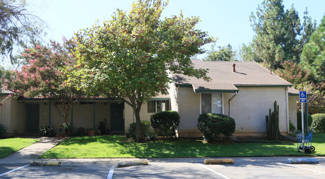 Building Photo - Valley Oaks