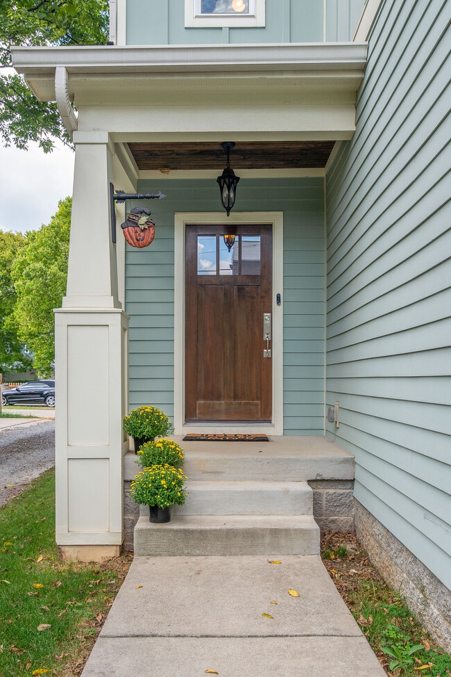 Photo - 1407 Pillow St House