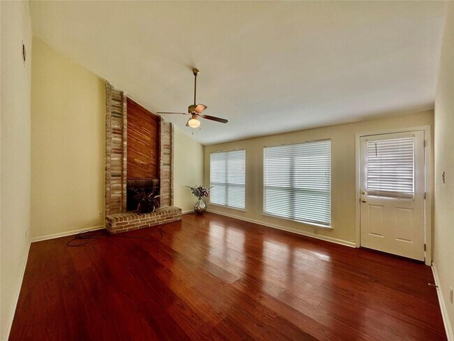 Building Photo - 3038 Sam Houston Dr