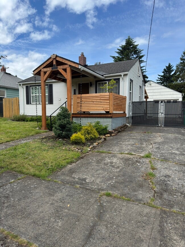 Building Photo - 1215 NE 79th Ave