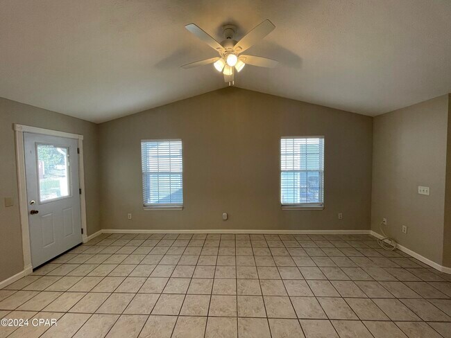 Building Photo - 7106 N Lagoon Dr