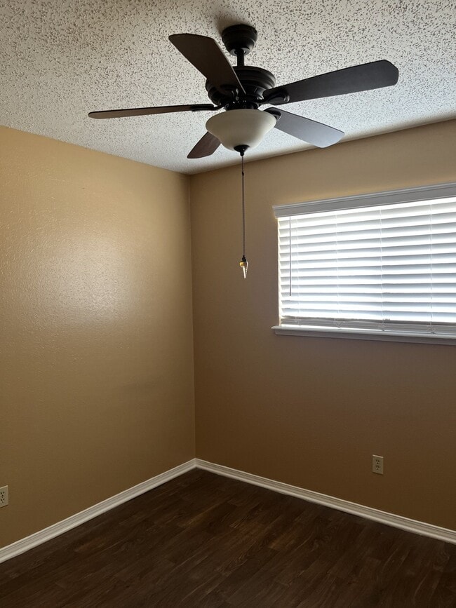 Foto del edificio - 4708 Longstreet Pl