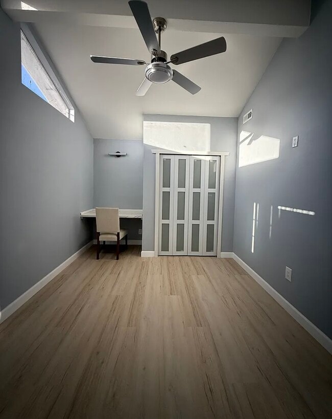 Foto del edificio - 390 S Crest Rd