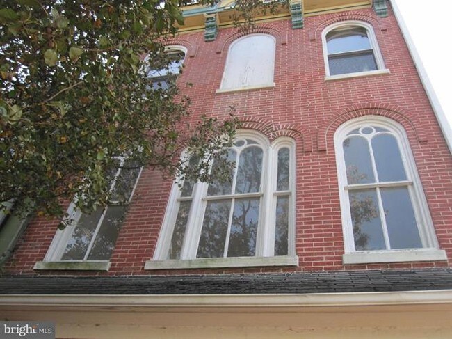 Building Photo - 16 E Broad St