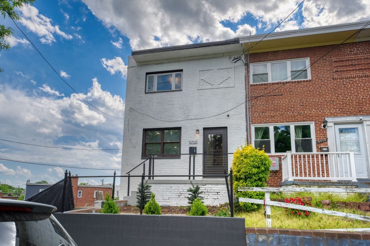 Foto principal - 5710 Eastern Ave NE