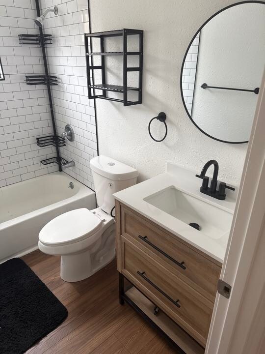 Bath - 1032 Oak Ave
